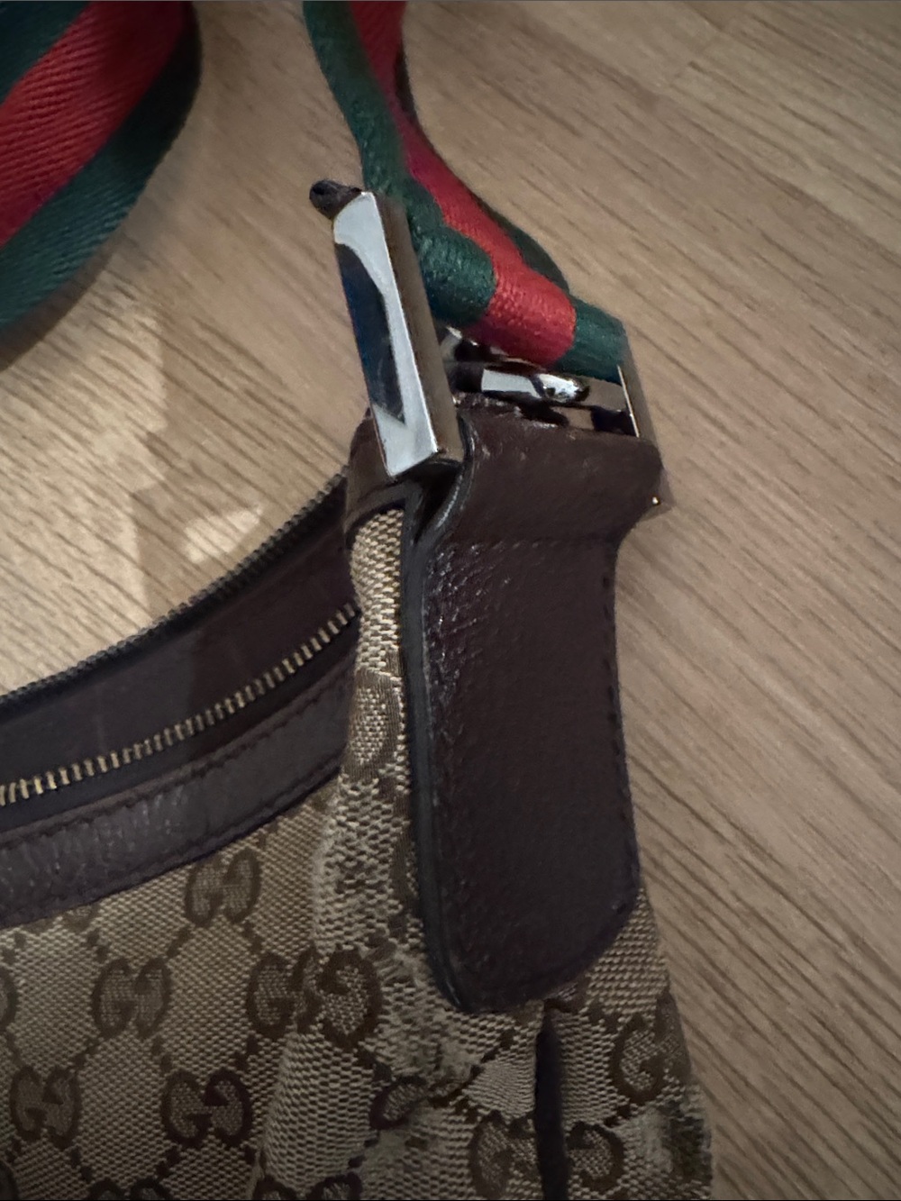 Vintage Gucci Brown GG Logo Crossbody Bag Red Green Strap - Picture 7 of 16